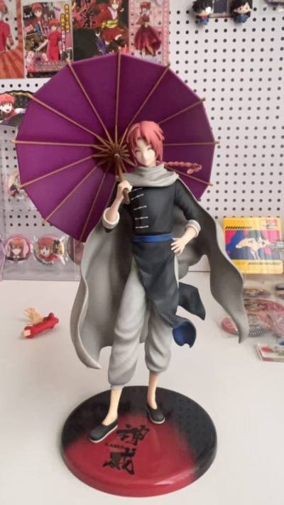 开箱GEM银魂神威手办，EMS的邮寄速度就是快，还帮我送货上门，神威安全到达，本体没什么毛病，就是伞的链接很松，只能自己加固下，物流速度好评果然是最快的选择，希望明年还继续在购入手办，非常还原的一款神威手办，不愧是GEM的大厂做工精良，品质优质，终于可以和我的乐乐搭...
