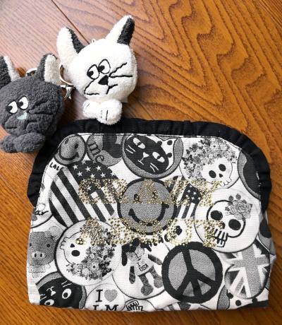 买的毛绒终于到啦，经常用挖煤姬切煤，非常方便，仓储时间也比较久，相对来说非常划算，时不时还有优惠券可以用。这次用了加固打包服务，包装得非常严实选了加固服务，挖煤姬的包装还是一如既往的到位！虽然审核时间长点，但拆到喜欢周边的那一刻，是非常开心的。平时切煤用挖煤姬非常方...