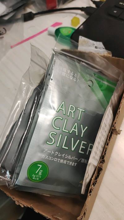 从购买到交付大概20天，时效还算及时，非常不错的购物体验，比从国内买的话，要稍微的便宜一丢丢，应该是正品，用着和国内买的基本一样