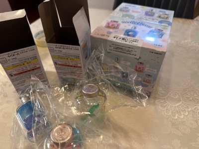 这单走的EMS，包裹很严实，还包了泡沫纸，东西完全都没有损伤，送货审核大概是三四天，东西也很好，选择挖煤姬页面简洁方便，适合新人用，东西太可爱了很开心！！