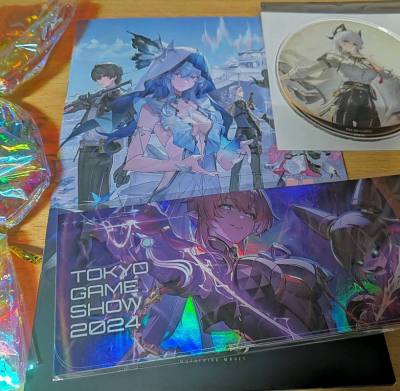 又一次安全下车，赶在元旦前到啦，给我发了一个超大的箱子，箱子很结实，里面也塞满了泡沫纸，?妹打包也很好，包得很严实