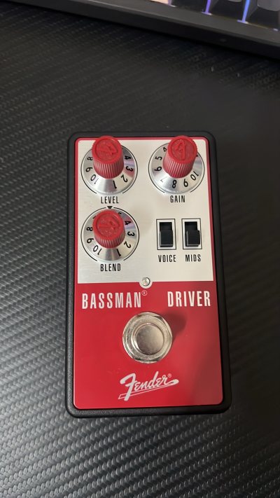 这款过载效果器找了好久才找到，铝合金外壳沉甸甸的，虽然说是二手，但是卖家保护得很好，成色很新，完全看不出来是二手。发的EMS也很快就送达了，好评。