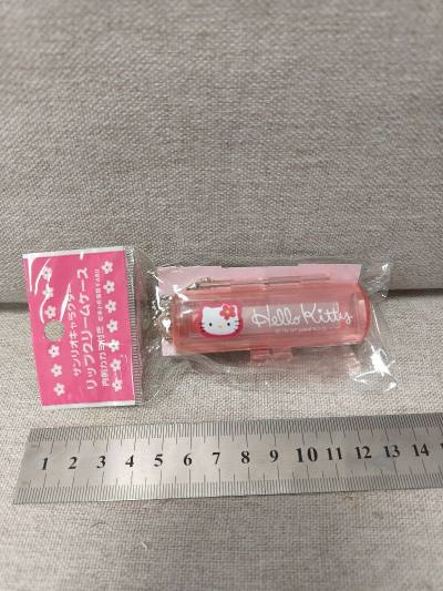 2025最后一单是我最爱的kitty千鸟格系列单品。这个口红收纳盒我找了好久了，终于买到了，太高兴了，还有笔和贴纸，都是我非常想要的，品相非常好!感谢挖煤姬，明年再见。