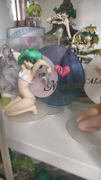 买手办买周边的大帮手，甚至买衣服也可以在这里实现，家里不知道多少谷都是在挖煤姬淘到的，实在太方便了，感觉已经完全离不开它了