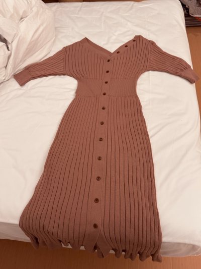 买到了超级好看的sindel针织裙～在挖煤姬的海外购物体验令人十分满意。平台界面设计简洁直观，商品分类清晰明确，操作流畅便捷。客服团队专业高效，耐心解答物流与商品细节问题，服务响应迅速。国际物流时效优异，包裹采用多层防震包装，确保商品完好无损抵达。所购周边实物与描述...