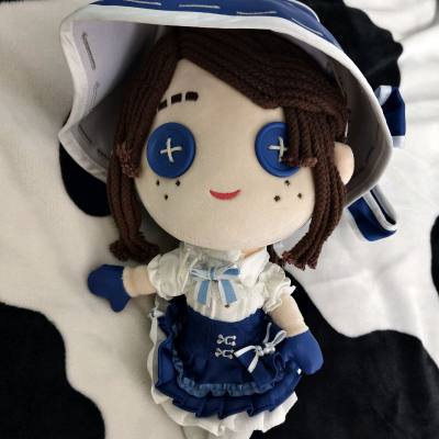 第三次在挖煤姬切煤了，依旧安全下车～
这次购买的是第五人格园丁兰闺官娃，园丁西洋棋系列相卡以及椭圆吧唧。
娃娃状态很好，西洋棋也是我个人很喜欢的一个系列，如今也是如愿以偿全部拿到手啦
走的物流是实惠的竹蜻蜓专线，夸夸挖煤姬，依旧是厚实的大箱子，包裹长途跋涉也没有损伤...