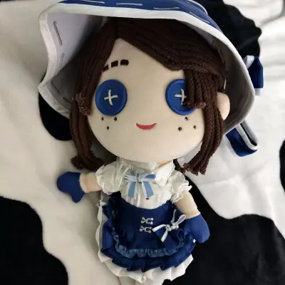 第三次在挖煤姬切煤了，依旧安全下车～
这次购买的是第五人格园丁兰闺官娃，园丁西洋棋系列相卡以及椭圆吧唧。
娃娃状态很好，西洋棋也是我个人很喜欢的一个系列，如今也是如愿以偿全部拿到手啦
走的物流是实惠的竹蜻蜓专线，夸夸挖煤姬，依旧是厚实的大箱子，包裹长途跋涉也没有损伤