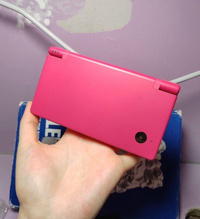 刚还说粉的没到，发现来快递了，之前那个太烂了，又收不到黄的，于是又买了个粉的
商家拍的很好，干干净净的，伤疤拍的比较明显，但是实物几乎注意不到诶，喜欢喜欢