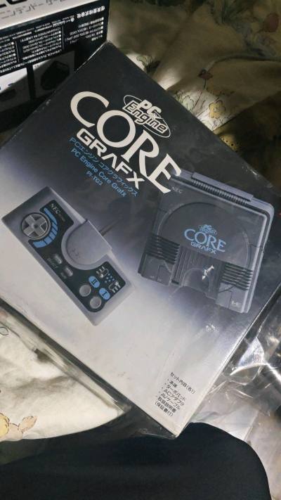 好家伙终于蹲到一台全新pce主机，想了很久，国内价格偏高，虽然现在煤炉价格也高，但是胜在原装，箱说全，爱了爱了