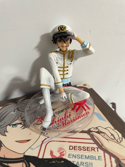 小千的漂亮手办实在太小
吃来吃去又吃了一只复数的掌上海军服
特别的美丽360度全方位无死角地萌
背面看这个小细腰更是一绝
顺手也入了泉的巡梦努
当年莫名其妙炒起来现在终于回归正常市价了