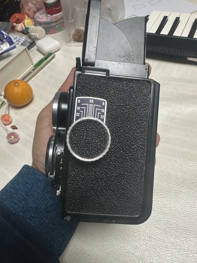 太开心了?在过新一年之前收到了小机子，品相还可以，镜头干净，快门各操作都正常，很喜欢，这是第三次购物了，相对其他平台少了日本购置税那些，省了一些。选EMS速度也可以，两个星期左右。