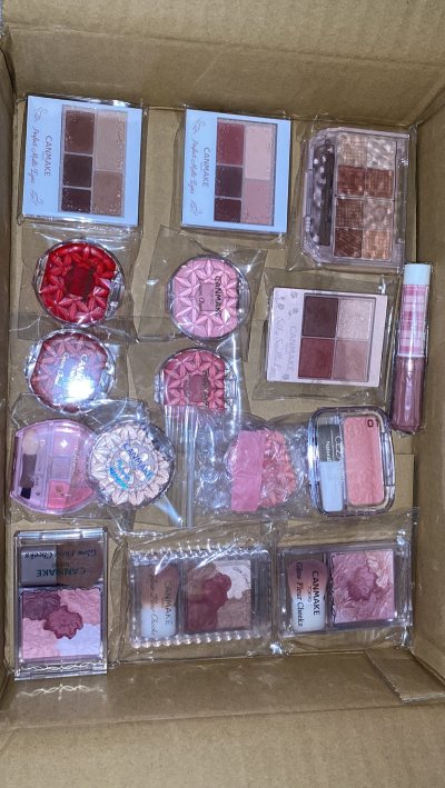 挖煤姬是一个全面且简单的海淘平台，页面可以一键翻译，有多种物流可选，很适合新人海淘。
这次年底最后一次发货了一箱砍妹腮红和眼影，还混入一个倩丽腮红，黑五时购入的才7米走的是可追踪小航空，使用积分后邮费为12元 合单成功到收货共15天