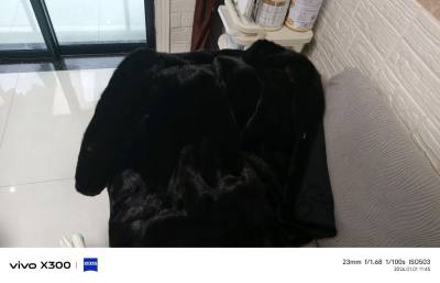 成都hg我也爱你
海淘的一件中古，到手太惊喜啦，整件软软的，没什么味道，毛毛感觉也还不错。
价格香晕，价格弥补自穿无敌
	
关键是年前拿到
	
爱中古 明年再买个长的[害羞R]