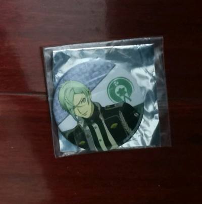 大家好，又在挖煤姬海淘了，这次在骏河屋发现了疑似灯结透卡的商品，没有图片，但是看翻译确实是，于是买了。到了发现确实是，又成功淘到了物美价廉的好物。还有只膝丸的迷你西兰花兔子，毛和大兔子有点不同是有点缎面光泽感的，手感也很好，小小只特别可爱。还有一个膝丸的镜子吧唧，骏...