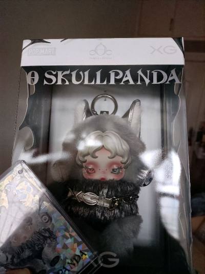 新年第一天，收到一只很漂亮的spxg联名限定，脸型甜美，身材版正，妆容很浓，还有限量的闪卡。不论是自然光还是灯光下，随手一拍都是很美的照片，真的好喜欢。官方服务也很周到，第一次入库拍照时有一些小插曲（没有拍到限量闪卡），但通过和卖家沟通，也是很妥善的解决了问题，现在...