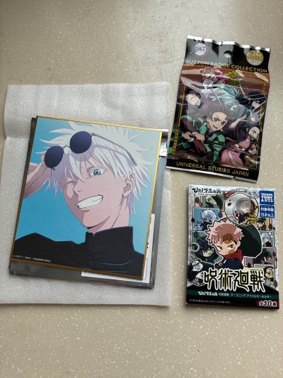 这次主要是为了新的五条色纸。为了凑满减又买了2发盲抽。12月16号到齐后，申请了竹蜻蜓plus。元旦当天收到货。时间上倒还是跟之前一样。打包也还可以。最后2发盲抽，开得都不错，特别USJ开出了童磨。很开心！