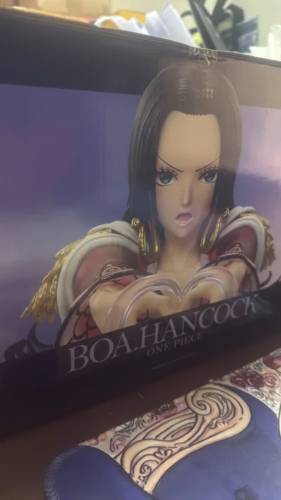 一番赏的半身雕像女帝很好看，还带有追视效果，这套一番赏也只有日版，很大很重一个，在挖煤姬上买到了这套一番赏，很开心。