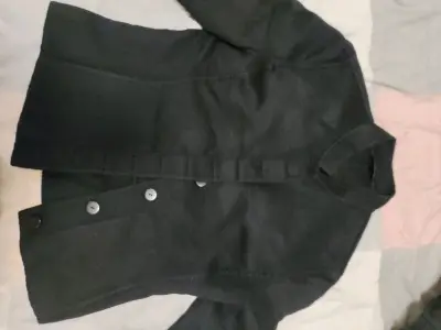 康康我新买的中古外套，年纪很大的衣服保存得却相当好，全羊绒大衣可以说是非常少见，这么华贵的面料堆砌在一起真是令人心动，