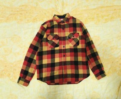 在挖煤姬淘到一件COOTIE PRODUCTIONS 羊毛衬衫，美式复古风格，粗呢羊毛尼龙混纺，质感无敌。




