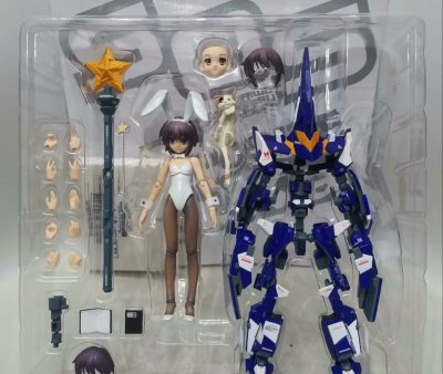 多年以前的团长大人，也是我看到第一部女子乐团的动漫，虽然乐队只是团长大人的爱好之一，时光荏苒，团长大人的已不复当年，留下机甲与团长留个纪念吧，加上人气龙珠，还是开心的！