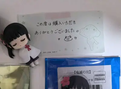 好价收到了可爱的香奈乎而且东西包得都很好，而且出粘土人的樱花妹还写了小纸条给我！好可爱的字体和纸条啊啊啊啊～