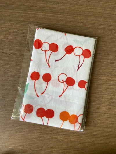 看到煤炉上有人出忍不住就入手了，因为自己也有在收集这种长款的手巾，对这种可爱的柄图毫无抵抗力！在可追踪小航空关闭之前最后发了一次，积分抵扣完运费很划算，物流也很快，下次准备发新的小航空试试看，期待！