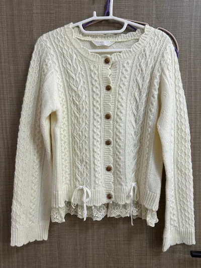 大家看自己的挖煤姬年度报告了吗！今年我在挖煤姬省了10602日元，这次又在年底捡漏ph的中古毛衣！这次走的是小型航空路线，用了一星期左右就到了，年底最后一单美美下车，打包也很好，毛衣状态非常好，收到很惊喜。


  