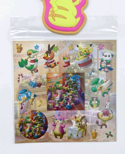 这次的包裹里有我宝可梦梦情周边——sepia graffiti系列的一些束口袋、多层小包、中性笔等等，这些是国内绝对买不到的，感谢挖煤姬让我买到。