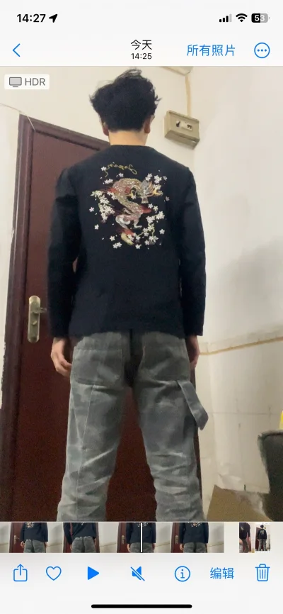 到手了之后跟商家的图片一模一样 如果是衣服的话一定要看好尺码合不合适再下单哦 有一件刚还合身但是版型偏紧了 



 
 
 