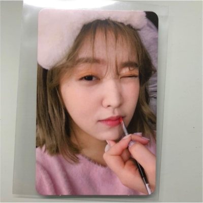 又是一单小卡分享，切了金艺琳的小卡，化妆椰小卡和快闪小卡，当时国内都超级贵，结果在挖煤姬好价切到了，太开心了，超级美丽可爱的椰卡，化妆椰太美丽了，切的速度很快，运会也很快，包装也很好！