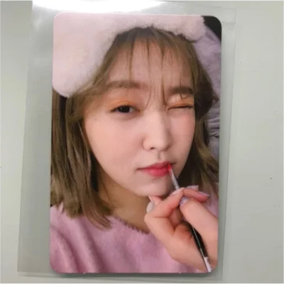 又是一单小卡分享，切了金艺琳的小卡，化妆椰小卡和快闪小卡，当时国内都超级贵，结果在挖煤姬好价切到了，太开心了，超级美丽可爱的椰卡，化妆椰太美丽了，切的速度很快，运会也很快，包装也很好！