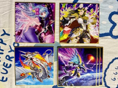 非常开心又买到一箱好东西，在海鲜市场找了好久都没找到的游戏王色纸居然在煤炉给我捡到了一个大便宜，一套很便宜，品相很好。还买到了一直在蹲的游戏王扑克牌，而且是非常非常低的价格，简直是天降好物啊。这次的快递也很给力，没有运损。