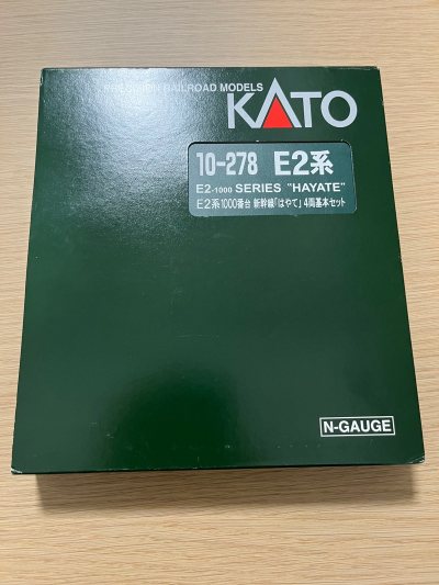 这次买到了国内crh2a的原型车：日本新干线的e2系，该制品虽然较早大概在2006年附近。但模型保存的相当完好无损，甚至比我近几年买的模型都要状态好。快递一如既往的包了一堆泡沫很安心！
