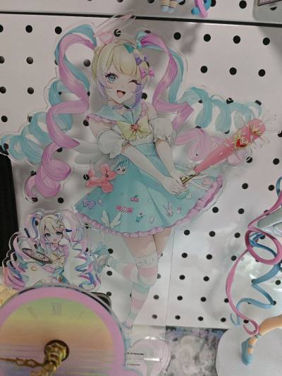 切煤切到了超超好价！！！比隔壁市场价低了好多好多！！！立牌特别大一个，印刷清晰，色彩和原画还原度超高，超天酱也绝美！！！物流速度比预想中快很多，包装也裹得严严实实，周边一点损伤都没有，这次切煤体验直接拉满，以后还会继续用挖煤姬！