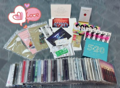 超级棒！平台最近一直都有活动，满减，免手续费等等，实际买下来很划算。其实只有三单，两个是set，所以看起来量大，一共33张外加5x20套装，还有附赠的周边，33张仅需80r，这价格太香了！！总共6.5kg，（运费➕合单➖积分）160r，积分减了超级多，如果不是选了箱...