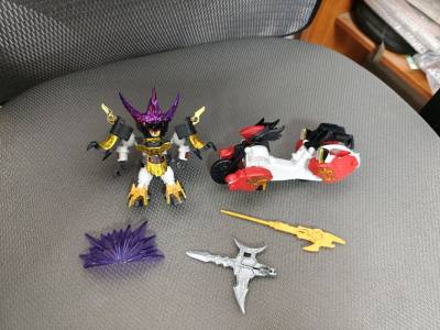 这次买的是sd高达大礼包，性价比十分高。本来只是抱着试试看的心态下单，结果拆开快递直接被惊喜到——满满一大盒零件，还送了专属的展示底座和武器包，组合度一流，素组出来就已经很帅气了。这么丰富的内容，价格却比单买两台机体还便宜，真的太值了！



