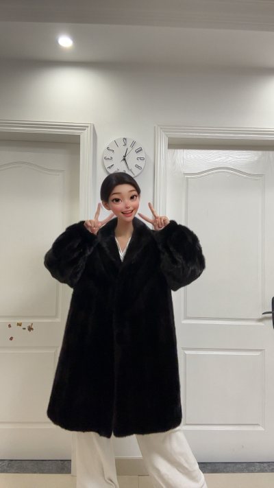 挖煤姬的年度报告大家看了吗！我在本年度最喜欢的商品非中古貂莫属，我在挖煤姬使用最多的服务就是入库前拍照，这个服务让我海淘之路基本没有踩过雷，很好用的一个服务，让我每一次都能淘到心仪的中古貂，这次给大家分享的是一个超大灯笼袖的逆毛中古貂，纯黑色的颜色怎么搭配都不会出错...