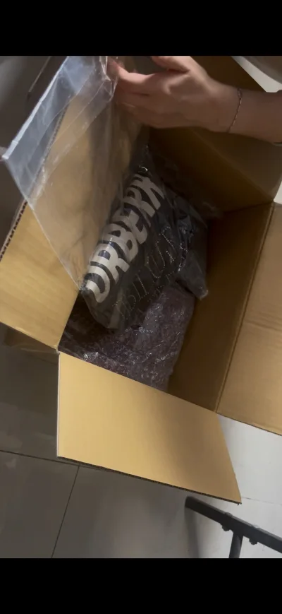 第一次在挖煤姬海淘，攒了好几件集中回来，箱子很牢固，没有破损的地方，包装也特别细心，都加了泡沫，速度比我想象的快一点


