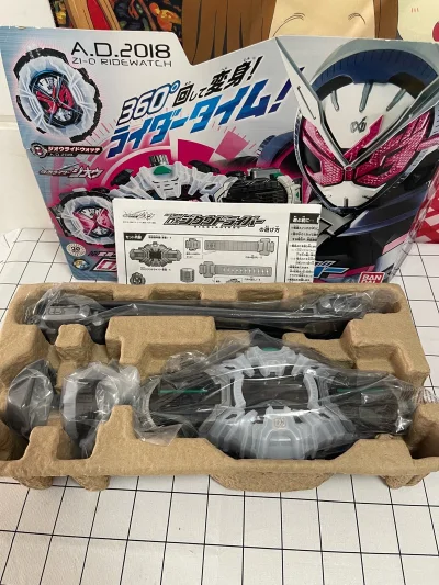 这一批假面骑士到货了假面骑士时王腰带dx版，以及一些其他的卡带道具，这次用的竹蜻蜓物流，速度挺快的，打包很好，很不错的的一次购物体验