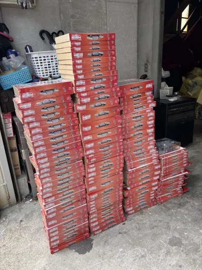 赛文奥特曼战车，因为太大了，所以分为了两个包裹，不得不说拼完之后的感觉真的是太棒了，成就感满满的，尺寸也是相当的大


