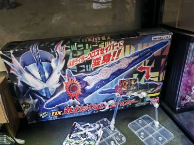 这次在挖煤姬淘的万代十圣刃和卡带 太满意了！物流时效快，包装扎实，模型本体品相完美，没有掉漆、松垮的问题，配件也都齐全。客服沟通顺畅，下单到收货全程无踩雷，推荐给各位模友！