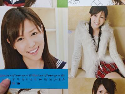 前几天签收了小河西在2008年节目中的签名日历，完好无损，签名字迹也清晰可见，打开日历内部印刷清晰，没有随着时间而变得成色不好，反正成色非常好，很幸运很开心的一次购物体验！

