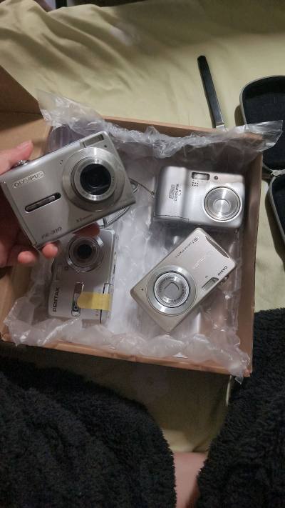 这次在雅虎拍卖入手了奥林巴斯FE-310、宾得Optio E40和尼康COOLPIX L3三款复古数码卡片机，每台相机的外观成色都超出预期，机身质感扎实，功能也都能正常使用，复古的CCD成像质感真的太有味道了！平台的代购服务特别靠谱，物流跟进及时，商品包装得严实，全...