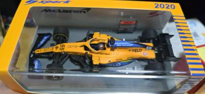 当时2020赛季塞恩斯实现了自己最好成绩的提升，凭借着灵活的头脑和去哪哪变强的概念怪，开着这台mcl35冲击了当时最好成绩p2，再加上当年特有的彩虹helo和人气还不高出货稀少，是一台很漂亮且不好淘的车。