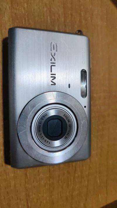 一直想入手ccd，对比多款后果断锁定卡西欧EX-Z60，而购买渠道毫不犹豫选了挖煤姬。作为日淘小白，挖煤姬的中文界面和自动翻译功能太贴心，商品成色、使用痕迹都标注得明明白白，完全不用猜日文描述。
 
在挖煤姬筛选时，特意看了卖家好评数，选了“美品”成色的相机，下单用...