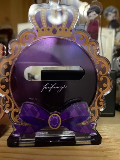 画业20周年的吧唧终于买到了！家产的美貌实在令人震撼！塞进谷美更漂亮！
fukuya的紫色王冠谷美很实用！