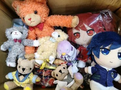 拍了一整箱的歌王毛绒！特别爽！
虽然整箱我只自留了一个蓝蓝的小毛绒～
其余的都出掉了，希望下次能接着吃到更好价的一箱！