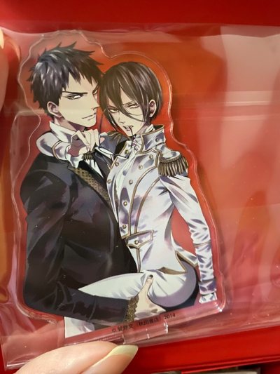 家产这么稀有这么漂亮的亚克力立牌也是被我买到了！看到两个人在一起就高兴！放进谷美里欣赏更有氛围感！下次还用挖煤姬！