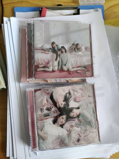 买等爱的cd+dvd的首选。而且竹蜻蜓的运费价格宜人。只是到目前为止都还没听。如果有照片在里面就好了。