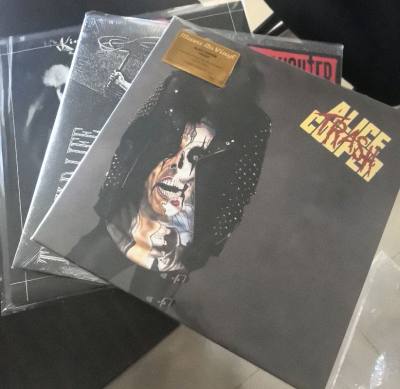 经典声音，永不过时！新年伊始连续收到的第二波，惦记了很久的唱片终于忍不住下手了，新年希望开个好头，物流发出后依旧速度很快，包装照旧完好无损非常扎实，软件很赞，新年继续！